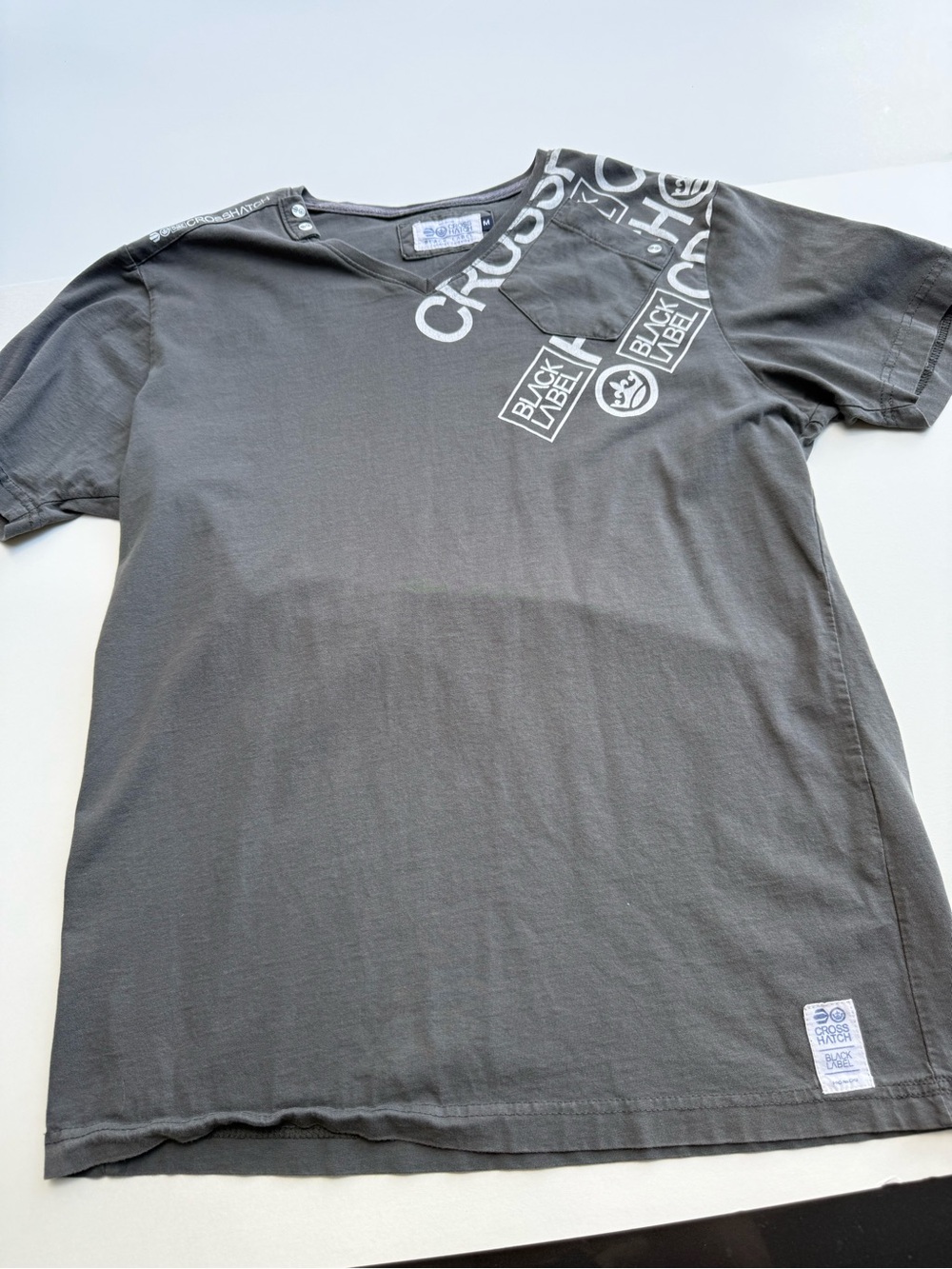 Crosshatch Men’s Gray Graphic Logo V Neck Short Sleeve Cotton Knit Tee M